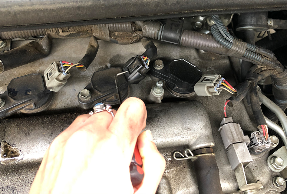 use a pick to pry up on connector tabs