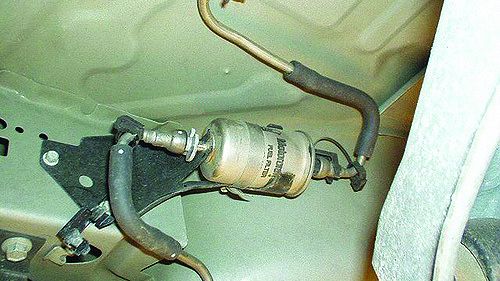 How to Change a Fuel Filter Image Source | drivermag, Flickr