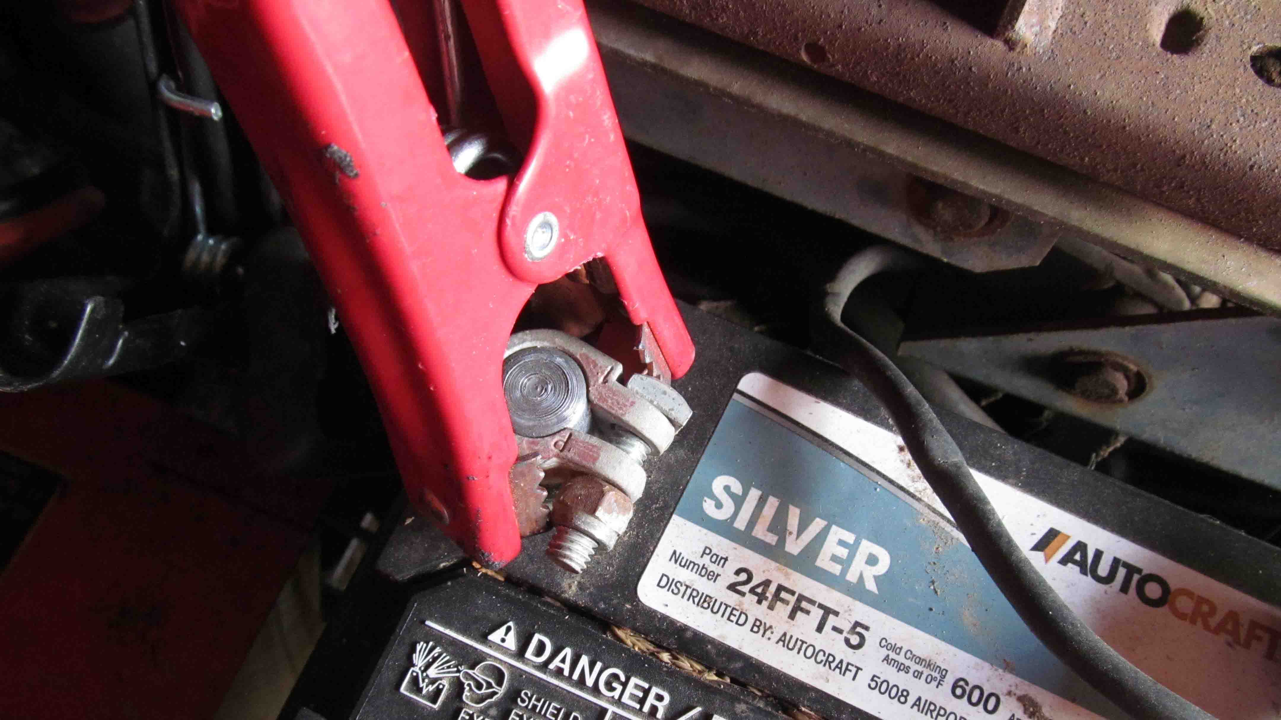 connect other red cable to working battery