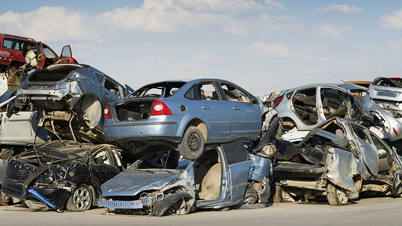 abandoned-sedans_Getty_800x450 cars in a junkyard