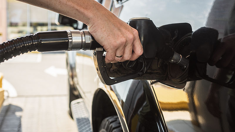 fueling-suv_Getty_800x450 fueling an SUV