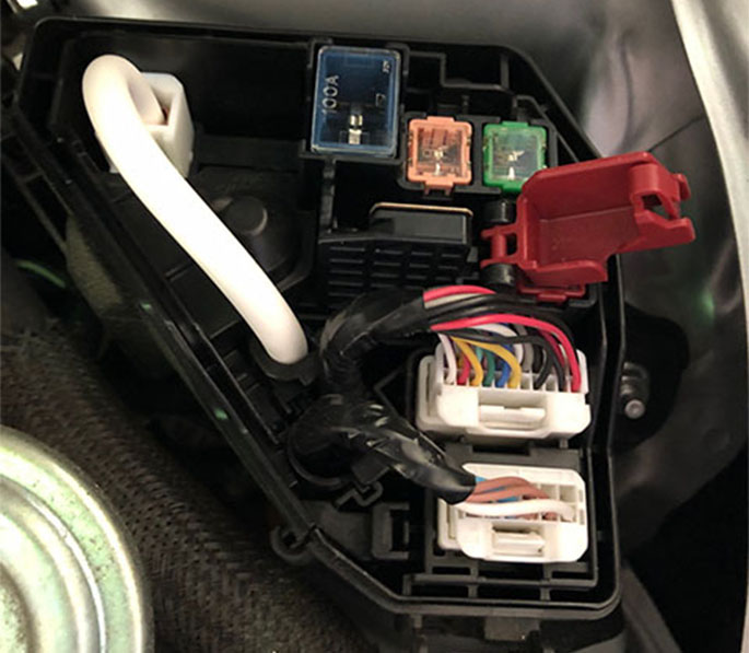 Pruis jump start terminal with cover removed Pruis jump start terminal with cover removed