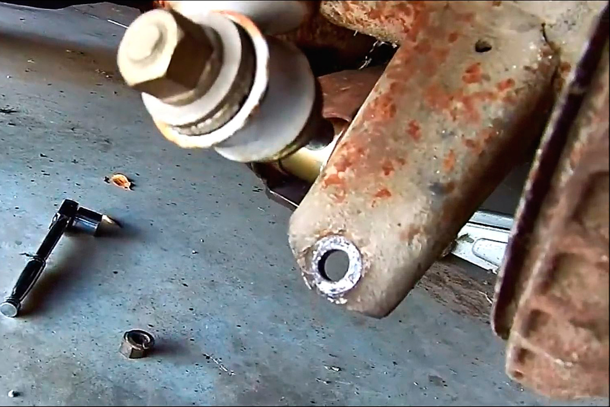 rear shock removal