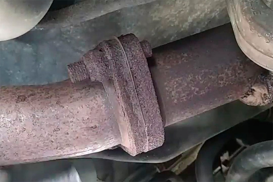 rusted-exhaust