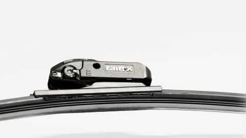 Installation of Rain-X Truck & SUV Wiper Blade With Regular P&H Adapter 